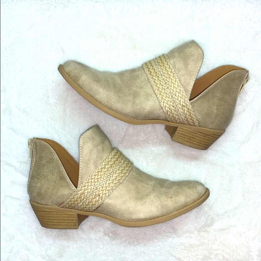 V Cut Side Slit Suede Block Heel Ankle Boots!